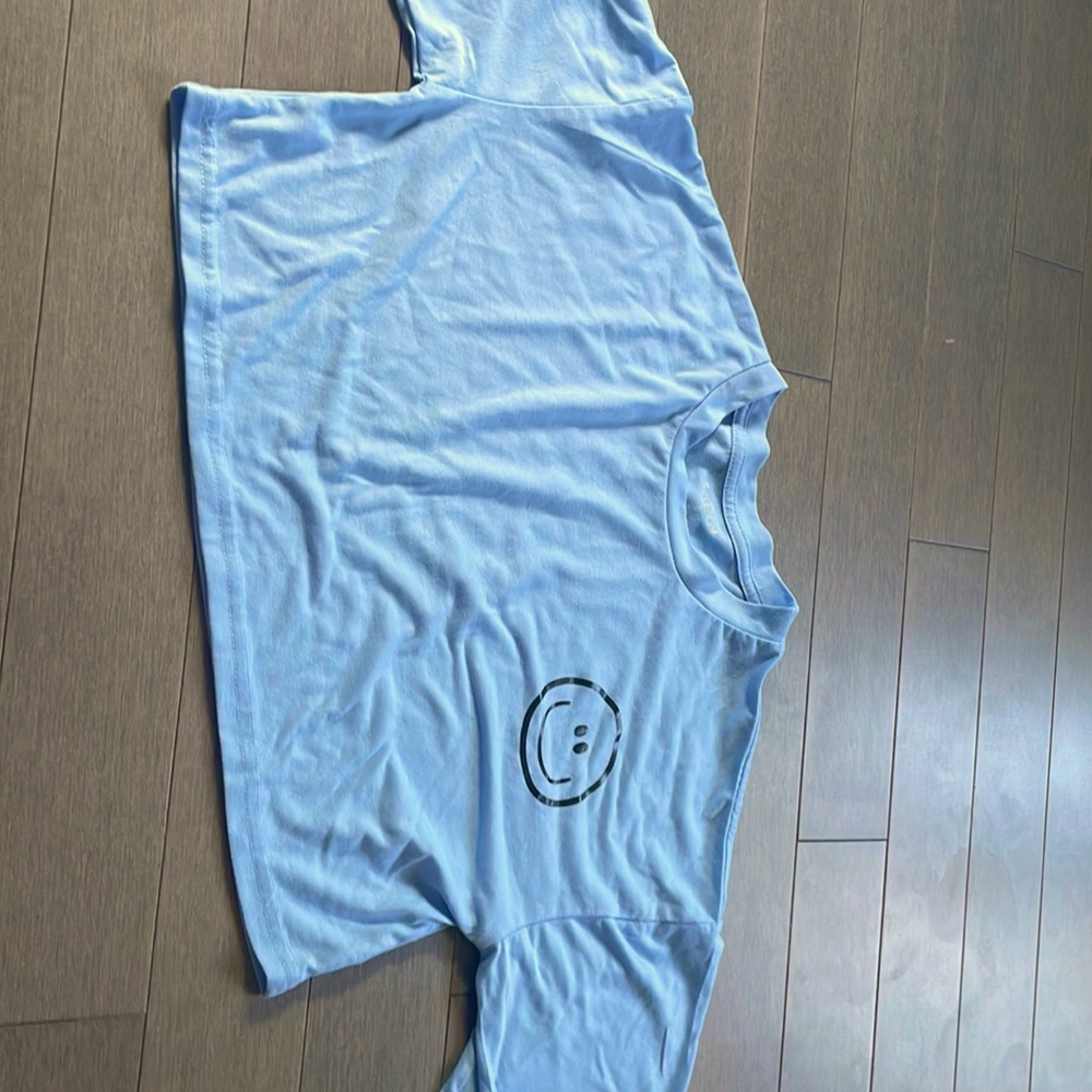 Blue smiley face cropped t